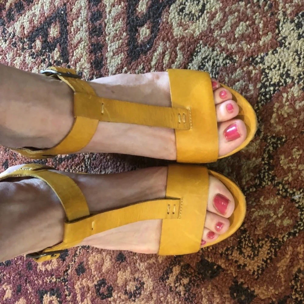 Eileen Fisher yellow platform clogs 6